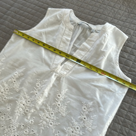 🌞 New Direction Bright White Sleeveless Appliqué Top - Picture 6 of 7